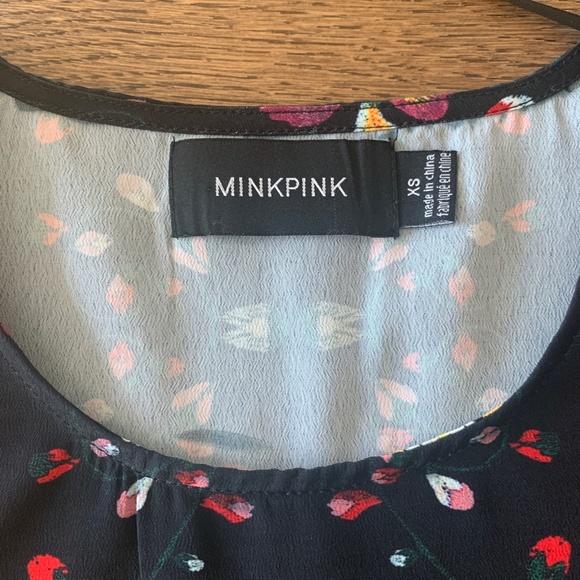 MINK PINK  Wisdom Tee Short Sleeve Shift Dress in Multi Size X-Small - Picture 4 of 6